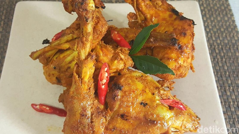 Resep Ayam Bakar Padang Berbumbu Rempah Gurih Pedas