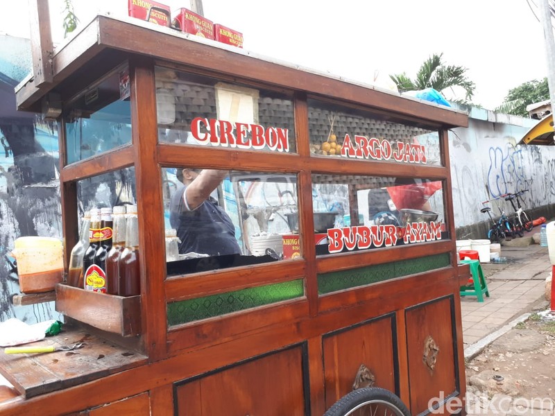 Bubur Ayam Argo Jati Ludes 200 Mangkuk dalam 4 Jam, Omzetnya Rp 3 Juta!