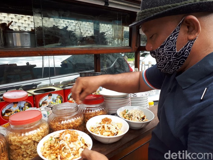 Bubur Ayam Argo Jati Ludes 200 Mangkuk dalam 4 Jam, Omzetnya Rp 3 Juta!