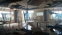 Sejumlah bangunan dan rumah warga di Majene rusak akibat gempa tersebut.