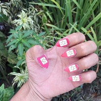 Para cewek auto menangis lihat riasan kuku yang satu ini. Ada yang mau coba? Foto: Instagram/@galihjohar