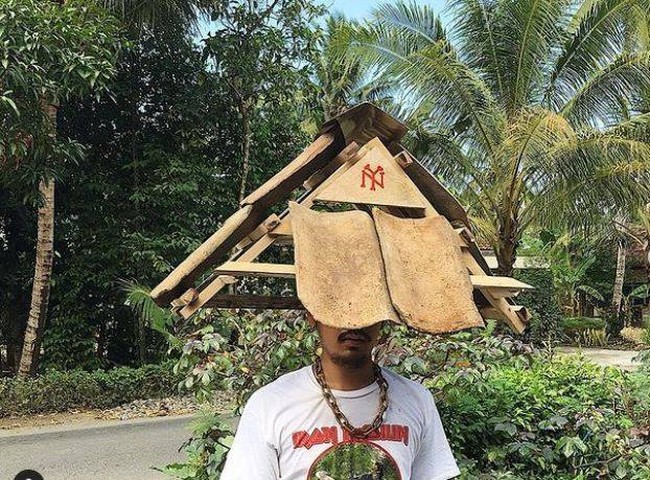 Kalau topinya kayak gini kira-kira seberat apa ya.. Ada yang mau coba? Foto: Instagram/@galihjohar