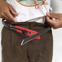 Yakin deh kalau ikat pinggangnya macam gini nggak akan ada yang berani dekat-dekat. Ekstrim abis! Foto: Instagram/@galihjohar