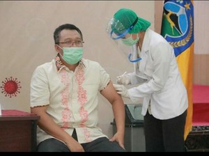 Divaksin Pertama, Gubernur NTB Yakinkan Vaksin Corona Aman dan Halal