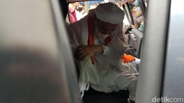 Habib Rizieq dipindahkan ke rutan Bareskrim Polri. (Foto: Yogi/detikcom)
