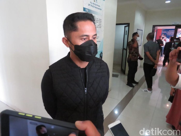 Hengky Kurniawan punya pesan untuk penerima vaksinasi COVID-19 di Bandung Barat