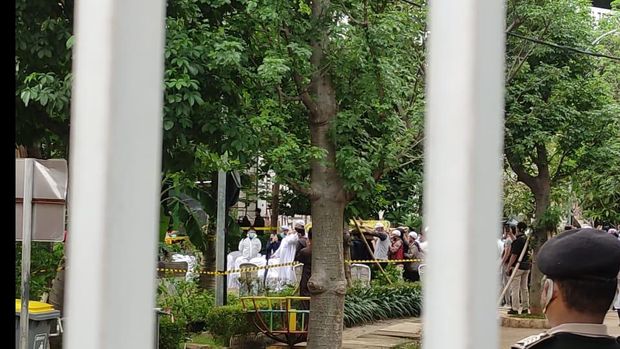 Jenazah Syekh Ali Jaber dimakamkan di Ponpes Daarul Quran (Foto: Taufieq/detikcom)