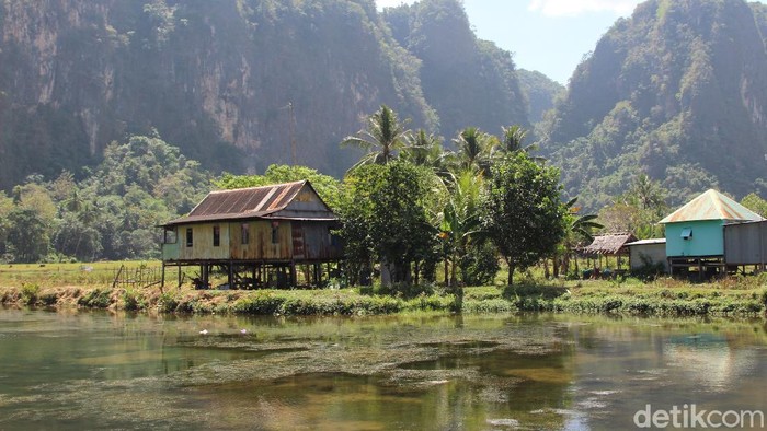 Kampung Berua adalah salah objek wisata yang patut dikunjungi ketika ke Sulawesi