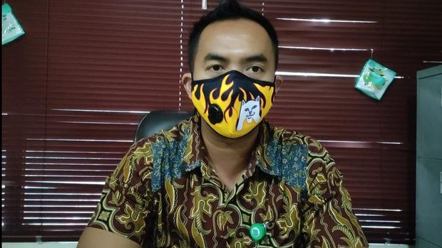 Kasie Pengelolaan Sampah Dinas Lingkungan Hidup Tangsel, Rastra Yudhatama. (Taufieq Renaldi Arfiansyah/detikcom) Kasie Pengelolaan Sampah Dinas Lingkungan Hidup Tangsel, Rastra Yudhatama. (Taufieq Renaldi Arfiansyah/detikcom)