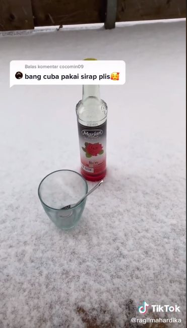 Pakai Sirup dan Susu, 5 Kreasi Nyeleneh Makanan Pakai Salju