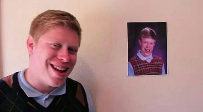 Bad Luck Brian Kyle CravenEntah mengapa foto Kyle ini menjadi ikon untuk menggambarkan ketidakberuntungan. Viral di 2012, gambar itu diambil dari buku tahunannya. Banyak orang yang merasa lucu dengan ekspresi dan gaya Kyle saat itu. Foto: Dok. 9gag