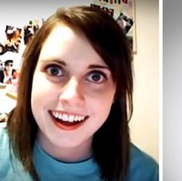 Overly Attached Girlfriend Laina MorrisDalam kenyataannya, Laina Morris bukanlah pacar yang terlalu menempel. Lanna sendiri adalah YouTuber yang videonya saat memparodikan video klip Justin Bieber berjudul Boyfriend jadi viral di 2012. Begini penampilannya sekarang. Foto: Dok. Internet