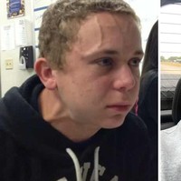 Trying To Hold A Fart Next To A Cute Girl In Class Michael McGeeMeme ini pertama kali viral di 2014 ketika seseorang mengunggahnya di Reddit. Michael Gree sendiri mengaku jika ia sengaja membuat ekspresi wajah seperti itu saat temannya meminta karena ingin membuat tulisan lucu di Twitter. Foto: Dok. Reddit/Twitter