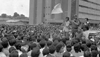 Pada tahun 1974 rencananya massa mau menyambut kedatangan Tanaka Kakuei di Bandara Halim Perdanakusuma. Namun rencana ini gagal, karena aparat keamanan sudah memblokade bandara ini dari hadangan massa. Akibat penjagaan ketat itu sebagian massa mengalihkan aksinya di sekitar Jakarta Pusat. Istimewa  