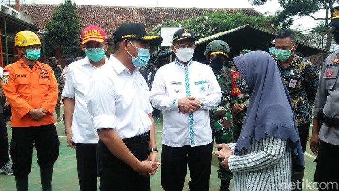 Menteri PMK Muhadjir Arifin minta Pemkab Sumedang rehabilitasi lahan longsor