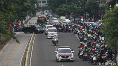Melihat Iring-iringan Mobil Jenazah Syekh Ali Jaber