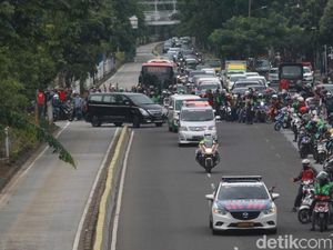 Melihat Iring-iringan Mobil Jenazah Syekh Ali Jaber