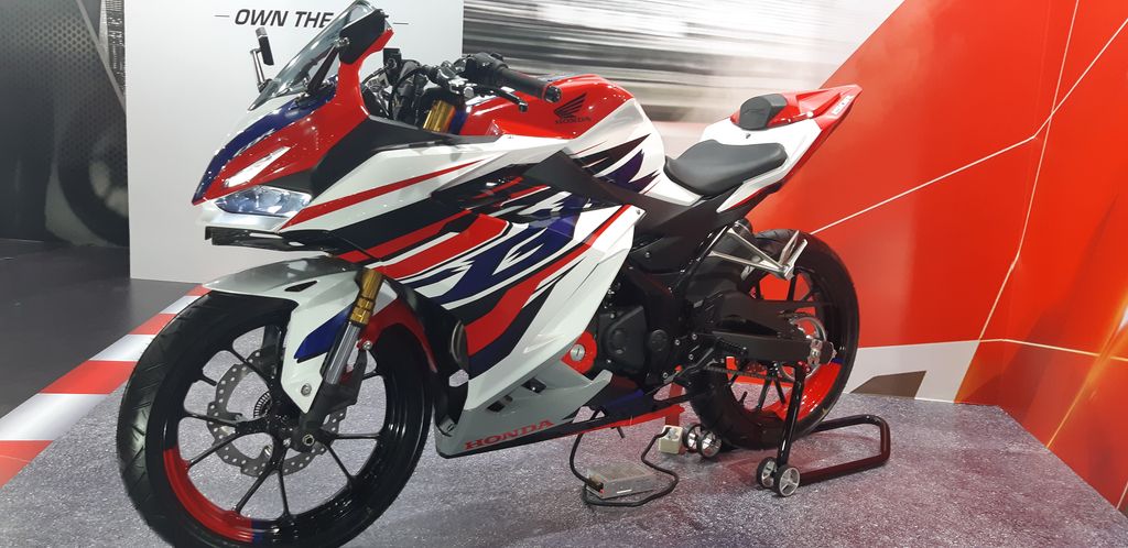 Wuih, Modif CBR150R Baru Makin Ganteng Comot Part 'Sang Kakak' - Halaman 2