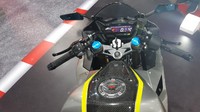 Oke, modifikasi pertama dilakukan oleh bengkel R Autoworks dengan mengusung konsep Sporty Low Rider. Pada modifikasi ini, CBR150R mengalami perombakan pada sektor kaki-kaki Foto: Ridwan Arifin