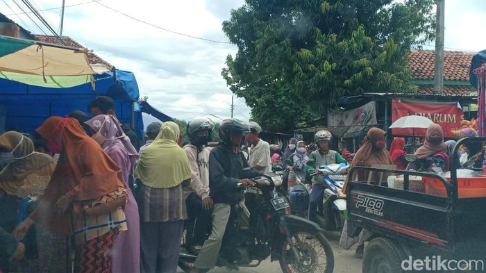 Pasar tiban Kecamatan Jatibarang, Brebes, Kamis (14/1/2021).