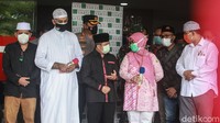 Erlina mengungkapkan, saat masuk ke RS Yarsi, Syekh Ali Jaber dalam keadaan terkonfirmasi positif virus Corona (COVID-19). Dia mengatakan penyampaian kondisi klinis ini sudah atas seizin pihak keluarga Syekh Ali Jaber.