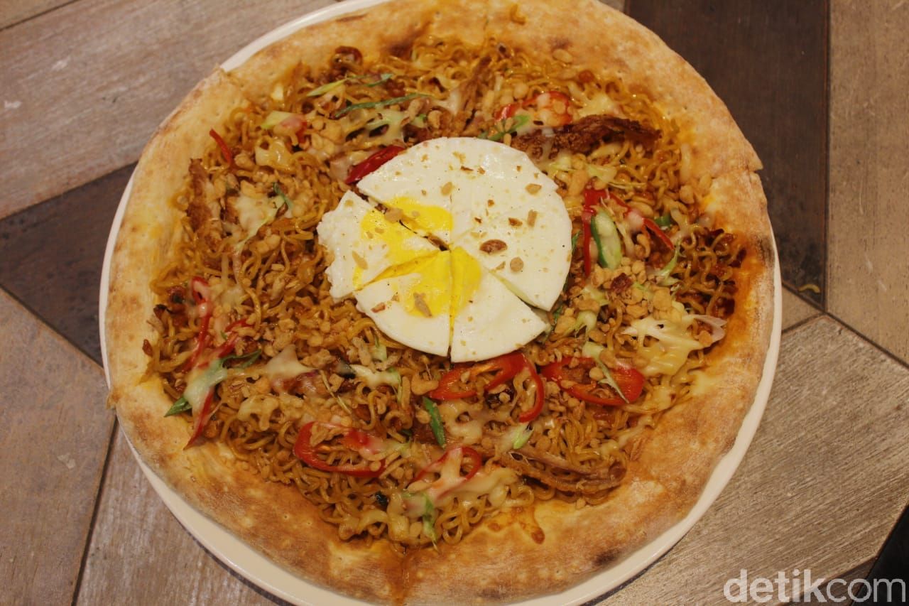Wow Restoran Ini Tawarkan Pizza  Indomie  yang Unik Rasanya