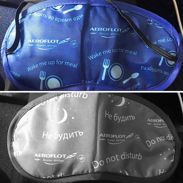 Masker mata maskapai ini kreatif. Penumpang bisa memilih apa ingin dibangunkan saat makanan tiba atau tidak. (dok Bored Panda) Masker mata maskapai ini kreatif. Penumpang bisa memilih apa ingin dibangunkan saat makanan tiba atau tidak. (dok Bored Panda)