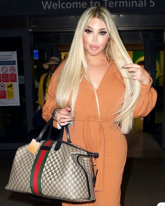 Saya memilih kebebasan, kebahagiaan, kejujuran kepada diri sendiri dan sekarang di tahun 2021 aku lebih bahagia, tulisnya di keterangan foto Instagram.  Foto: Instagram