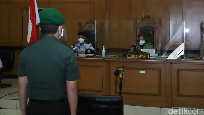 Sidang perdana kasus Prada Ilham sebar kabar bohong hingga picu perusakan Polsek Ciracas (Ibnu Hariyanto/detikcom)
