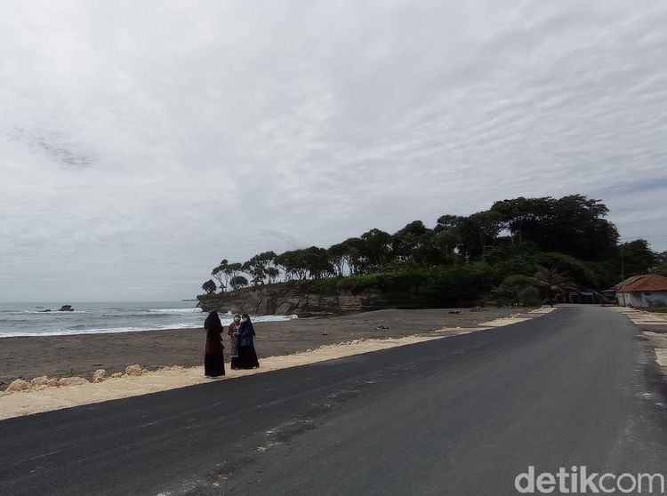 Foto: Pantai Batu Hiu Pangandaran Punya Spot Instagramable Baru