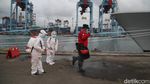 Cegah Terinfeksi Virus, Tim SARS Sriwijaya Air Disemprot Disinfektan