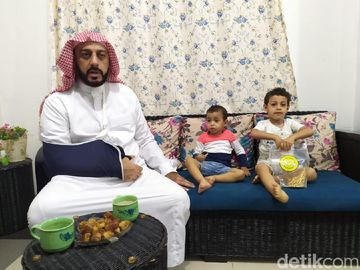 Potret Kedekatan Syekh Ali Jaber dengan Putranya