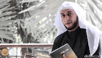 Kabar duka datang dari pendakwah Syekh Ali Jaber yang meninggal dunia, Kamis (14/1/2021) Jam 08.30 WIB. Sahabat Syekh Ali Jaber, Ustaz Yusuf Mansur mengatakan sang ulama meninggal dunia bukan karena COVID-19. Namun ada beberapa riwayat penyakit lain yang diidap oleh Syekh Ali Jaber. Diketahui sebelumnya, Syekh Ali Jaber sempat mengabarkan bahwa dirinya positif terinfeksi COVID-19 pada Selasa (29/12/2020) lalu. pool  