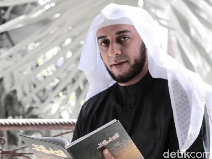 Syekh Ali Jaber meninggal dunia pagi tadi karena sakit Kamis, (14/1). Syekh Ali Jaber  adalah ulama besar dan penghapal Al-Quran yang lahir di Madinah.