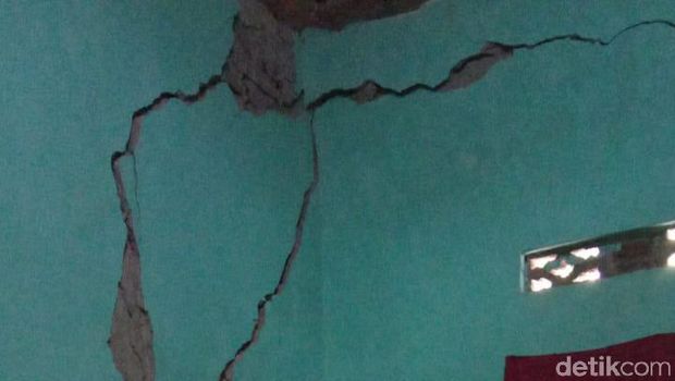 Tanah bergerak di Purbalingga, puluhan rumah dan jalan terdampak.