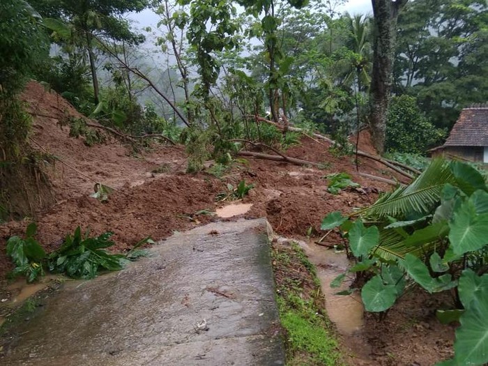 Tanah longsor di Desa Rahtawu Kecamatan Gebog, Kudus, Kamis (14/1/2021).