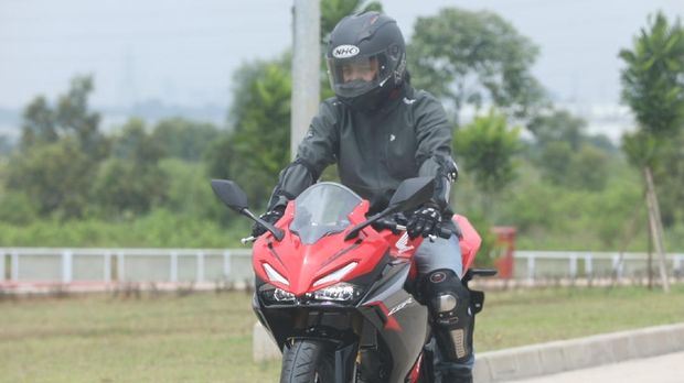 Test ride All New CBR150R di  di sirkuit AHM Safety Riding & Training Center (AHSRTC), Cikarang, Jawa Barat, Kamis, (14/1/21).