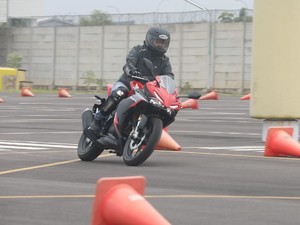 Kencan Singkat Bersama All New Honda CBR150R