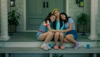 Keluarga masih menjadi sumber kekuatan utama bagi Lara Jean. Foto: JUHAN NOH/NETFLIX © 2021 /JUHAN NOH/NETFLIX © 2021