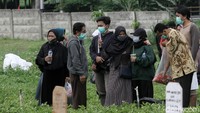 Seperti diketahui, TPU Tegal Alur yang dijadikan Pemprov DKI Jakarta sebagai lokasi pemakaman khusus COVID-19 masih menyisakan beberapa liang lahad. Kepala Dinas Pertamanan dan Hutan Kota Pemprov DKI Jakarta, Suzi Marsitawati, mengatakan masih ada 400 liang lahad di TPU Tegal Alur.  
