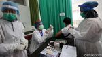 Wawalkot Dedie Terima Suntikan Pertama Vaksin Corona di Bogor