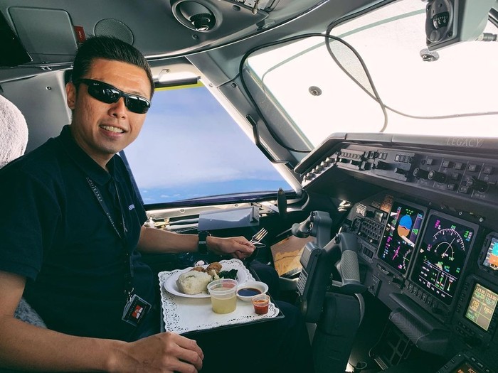 Vincent Raditya Ungkap Makanan dan Minuman yang Dikonsumsi Pilot Vincent Raditya Ungkap Makanan dan Minuman yang Dikonsumsi Pilot