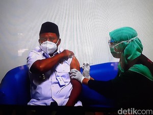 Tensi Darah Naik, Wagub Uu Sempat Tegang Saat Divaksinasi COVID-19