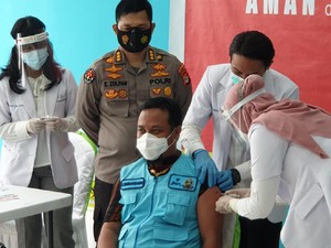 Vaksinasi di Sulsel, Gubernur Nurdin Abdullah Tak Penuhi Syarat Divaksin