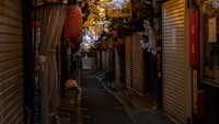 Guna menekan kasus COVID-19 kian meningkat, pemerintah Jepang pun memberlakukan keadaan darurat untuk kawasan Tokyo dan tiga prefektur di dekat ibu kota Jepang. Getty Images/Carl Court.