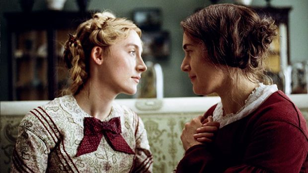 Ammonite, film yang dibintangi oleh Kate Winslet dan Saoirse Ronan.