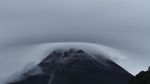 Awan Lentikular Selimuti Merapi
