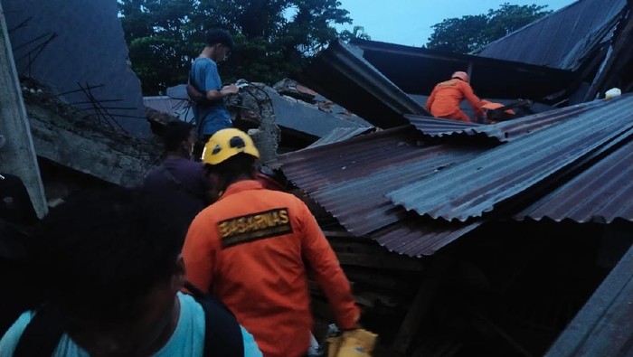 Basarnas evakuasi korban gempa Mamuju, Sulbar (Foto: dok Basarnas)