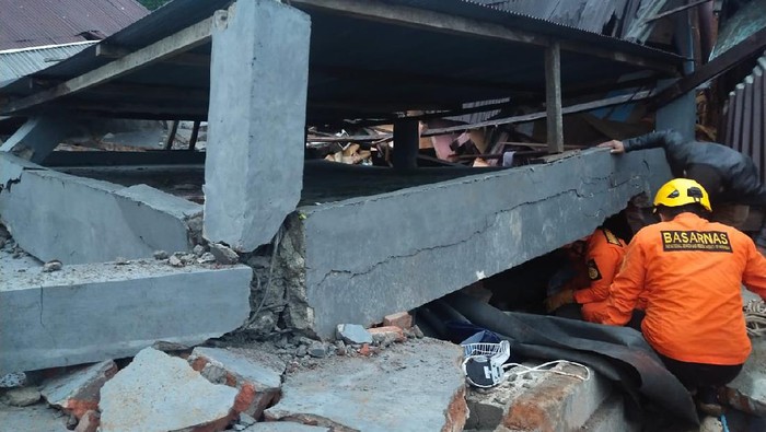 Basarnas evakuasi korban gempa Mamuju, Sulbar (Foto: dok Basarnas)