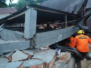 Masih Ada Korban pada Reruntuhan Bangunan di Mamuju